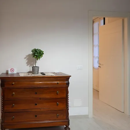 Apartment Le Rondini A Intra
