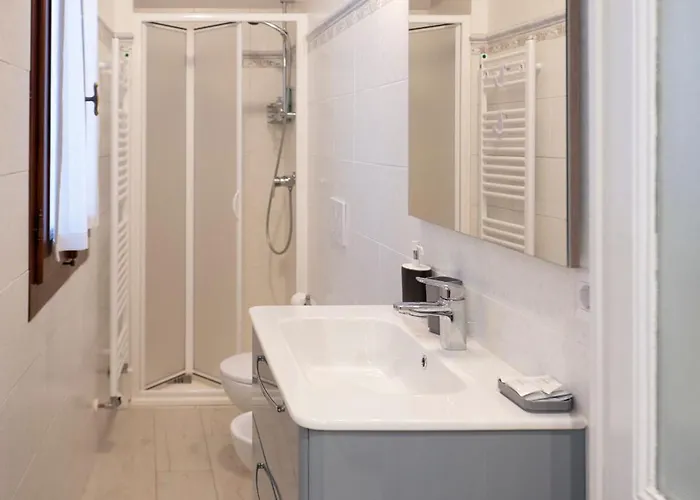 Apartment Le Rondini A Intra